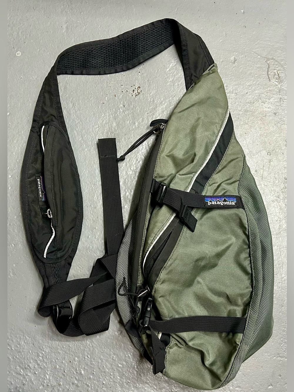 Vintage 90s Patagonia Olive Green Sling Pack Crossbody Bag 8L Atom